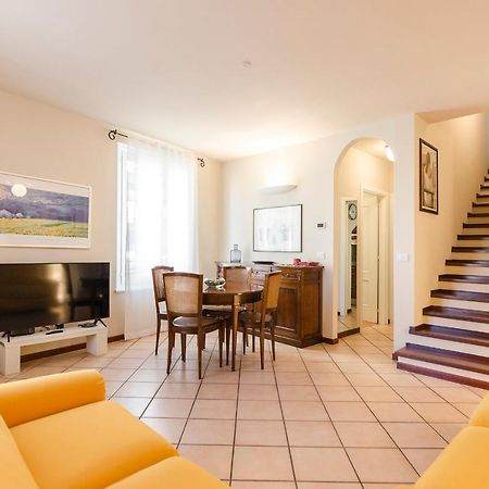 Flat 13: Elegante E Luminoso Con Terrazzo Privato Apartment โบโลญญา ภายนอก รูปภาพ