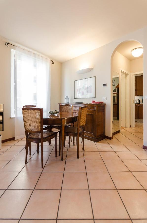 Flat 13: Elegante E Luminoso Con Terrazzo Privato Apartment โบโลญญา ภายนอก รูปภาพ