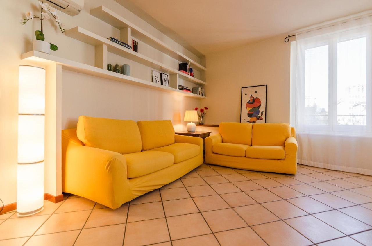 Flat 13: Elegante E Luminoso Con Terrazzo Privato Apartment โบโลญญา ภายนอก รูปภาพ