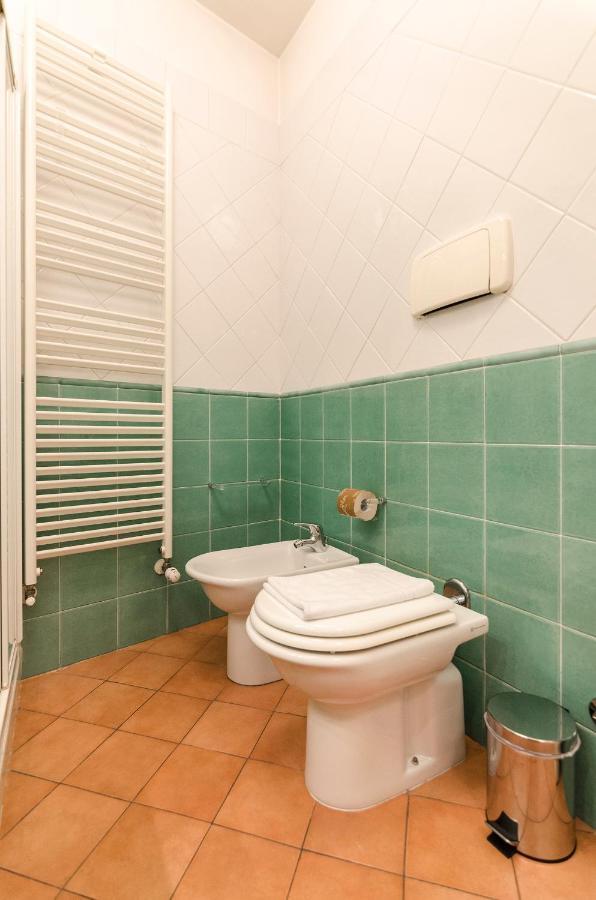 Flat 13: Elegante E Luminoso Con Terrazzo Privato Apartment โบโลญญา ภายนอก รูปภาพ