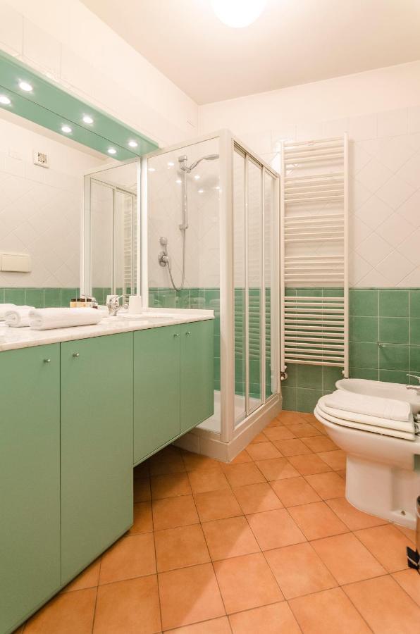 Flat 13: Elegante E Luminoso Con Terrazzo Privato Apartment โบโลญญา ภายนอก รูปภาพ