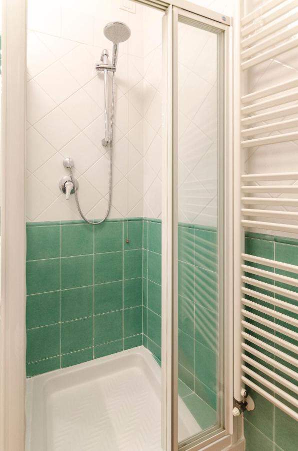 Flat 13: Elegante E Luminoso Con Terrazzo Privato Apartment โบโลญญา ภายนอก รูปภาพ