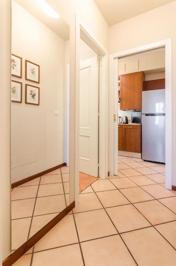 Flat 13: Elegante E Luminoso Con Terrazzo Privato Apartment โบโลญญา ภายนอก รูปภาพ