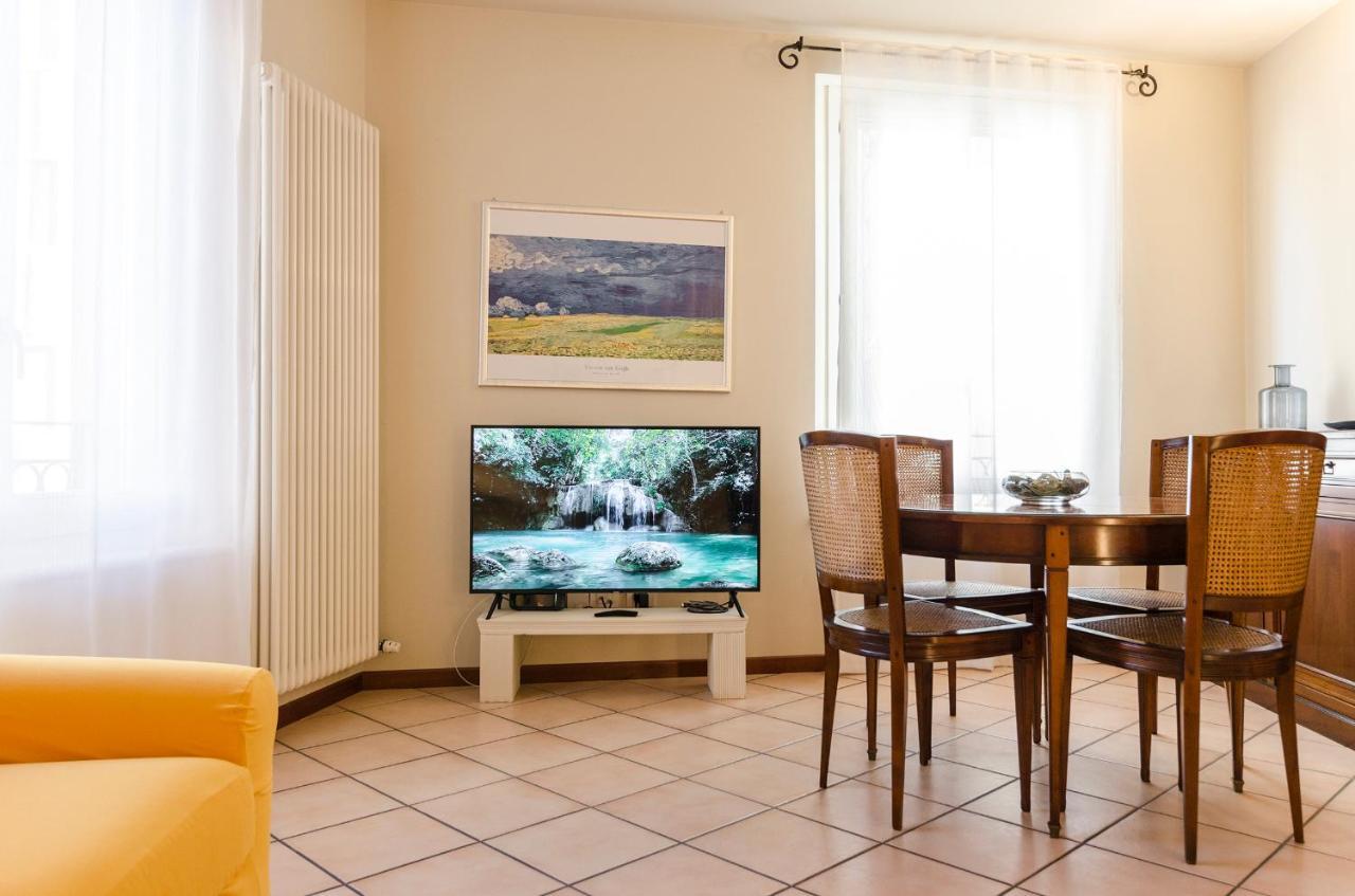 Flat 13: Elegante E Luminoso Con Terrazzo Privato Apartment โบโลญญา ภายนอก รูปภาพ
