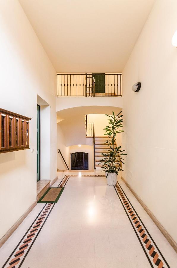 Flat 13: Elegante E Luminoso Con Terrazzo Privato Apartment โบโลญญา ภายนอก รูปภาพ