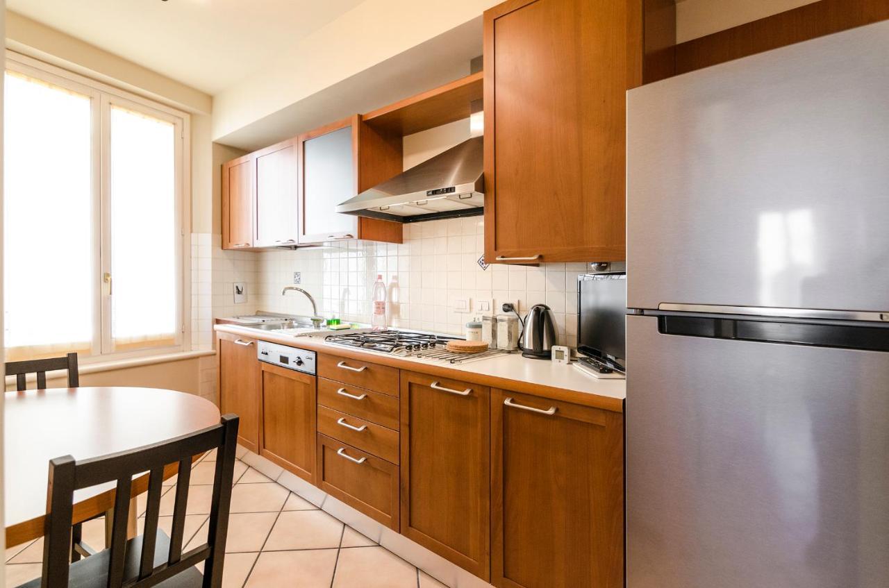 Flat 13: Elegante E Luminoso Con Terrazzo Privato Apartment โบโลญญา ภายนอก รูปภาพ